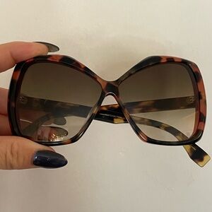 Fendi Tortoiseshell Oversized Sunglasses with Brown Gradient Lenses